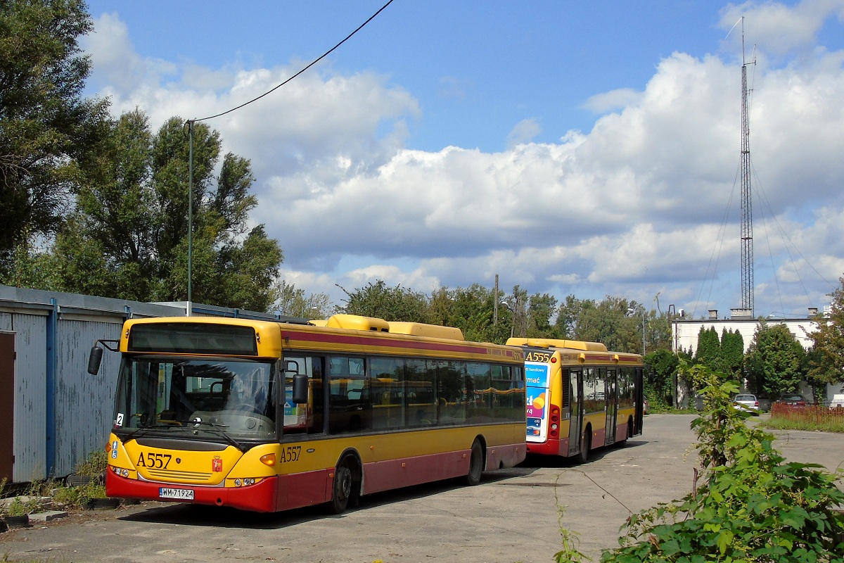 A557
Scanie #A557 (80257) i #A555 (80255) stojÄ na terenie pruszkowskiej zajezdni PKS Grodzisk. 
