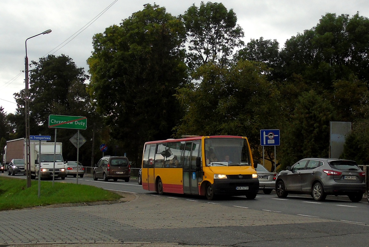 70013
ProCity jedzie w obsĹudze kursu "5076" linii numer 4 w relacji Radonie PÄtla (14:15)-BoĹźa Wola (15:06). Frekwencja zrobiĹa swoje i wĂłz nieomal szoruje podwoziem o jezdniÄ. Planowo kurs obsĹugiwany jest przez autobus 12-metrowy i on ledwo starcza, dlatego tego dnia ponad 20 osĂłb zostaĹo na przystankach oczekujÄc na kolejny kurs linii numer 4 ktĂłry jedzie........2 godziny pĂłĹşniej i jest podobnie naĹadowany jak powyĹźszy, a wĂłz pozostaĹ ten sam z racji tego Ĺźe na tej linii jest tylko jedna brygada poza porannym szczytem. 
Słowa kluczowe: DziwadĹo
