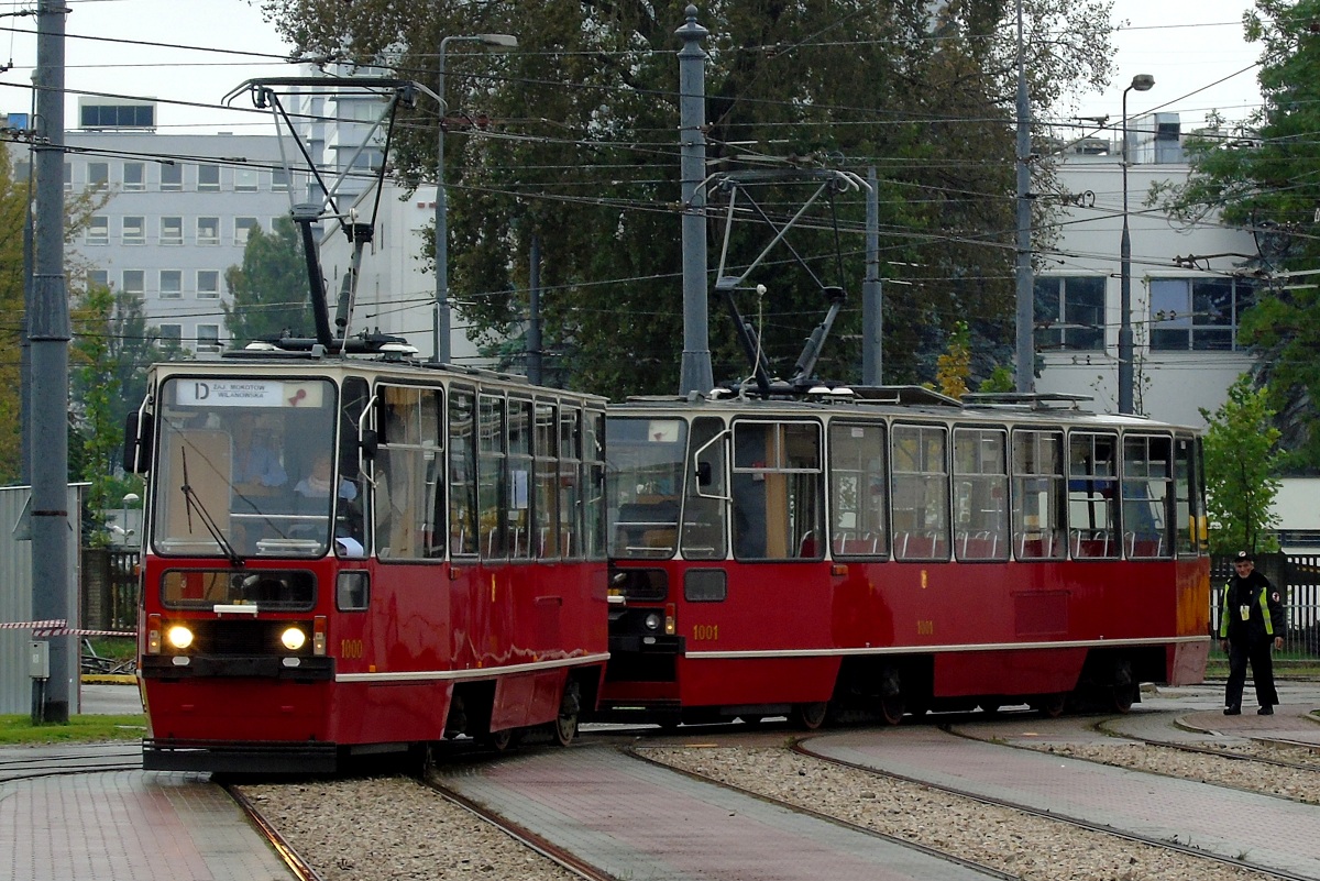 1000+1001
StopiÄtki koĹczÄ obsĹugÄ kursu specjalnej linii D, uruchomionej z okazji XVI Dni Transportu Publicznego w relacji Metro Wilanowska (10:05)-Zajezdnia MokotĂłw (10:19). 
Słowa kluczowe: DTP2017