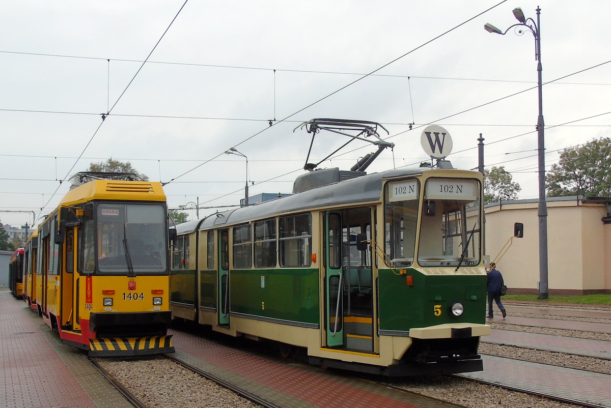 1404+1403
StopiÄtki #1404+1403 i StodwĂłjka #5 stojÄ wystawione na zajezdni z okazji XVI Dni Transportu Publicznego.
Słowa kluczowe: DTP2017