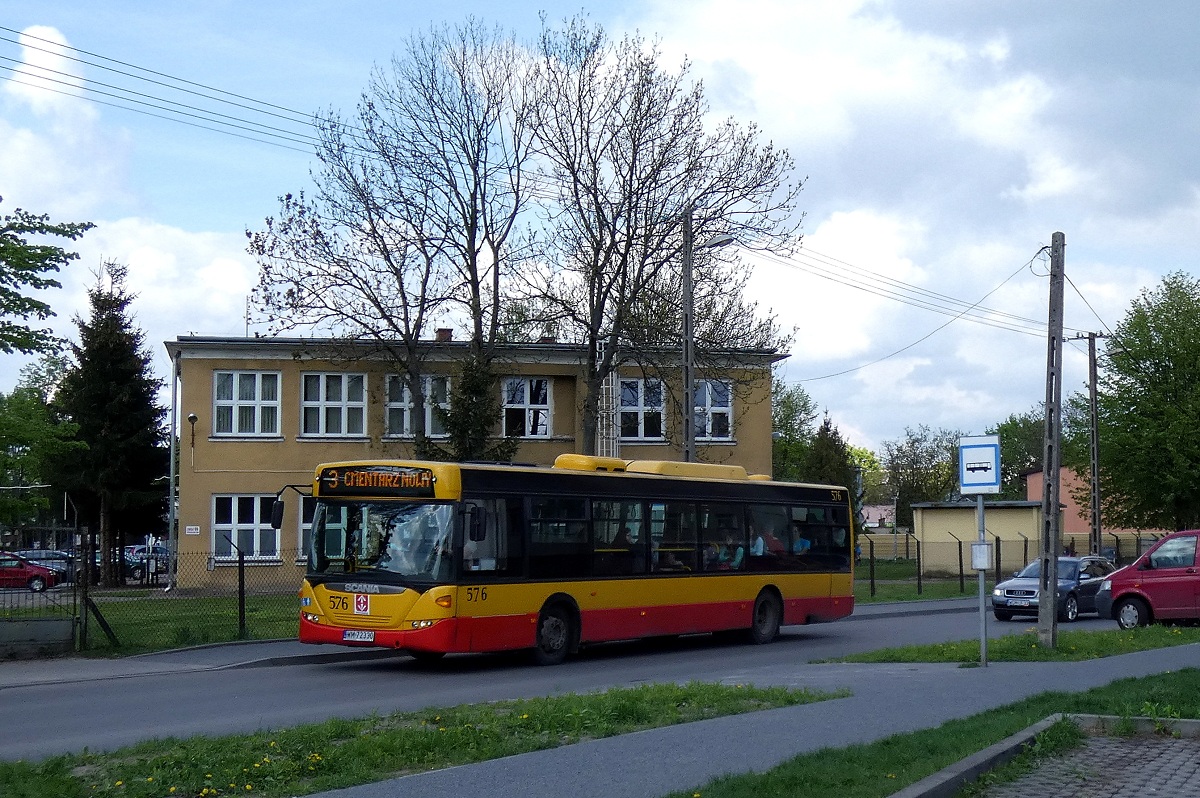 80276
Scania (ex. A576) jedzie w obsĹudze opĂłĹşnionego o ok. 10 minut kursu "5523" linii numer 3 w relacji KĹudzienko PÄtla (14:11)-SzczÄsne Cmentarz Nowy (15:09). 
