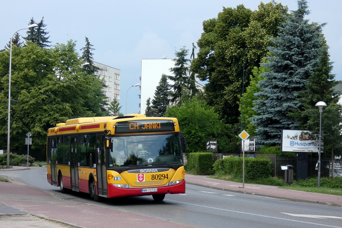 80294 
Scania (ex. A594) jedzie w obsĹudze kursu "4915" linii podmiejskiej w relacji Grodzisk  Maz. KiliĹskiego/Sienkiewicza (9:10)-Janki Real (9:59). 
