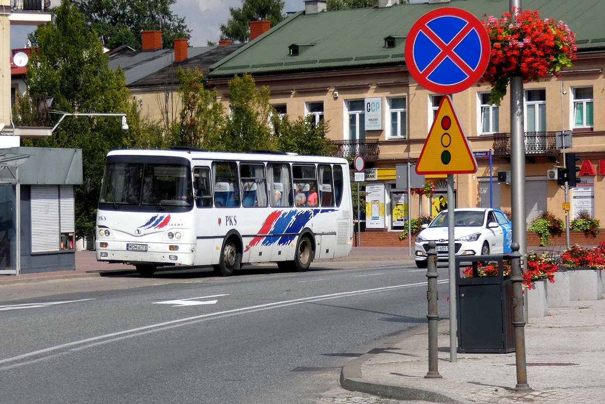 50020
Tramp zatrzymuje siÄ na przystanku "Grodzisk KoĹciĂłĹ 01" w obsĹudze kursu linii pracowniczej w relacji PruszkĂłw Parzniewska (14:10)-ĹťyrardĂłw PKP (15:07). 
