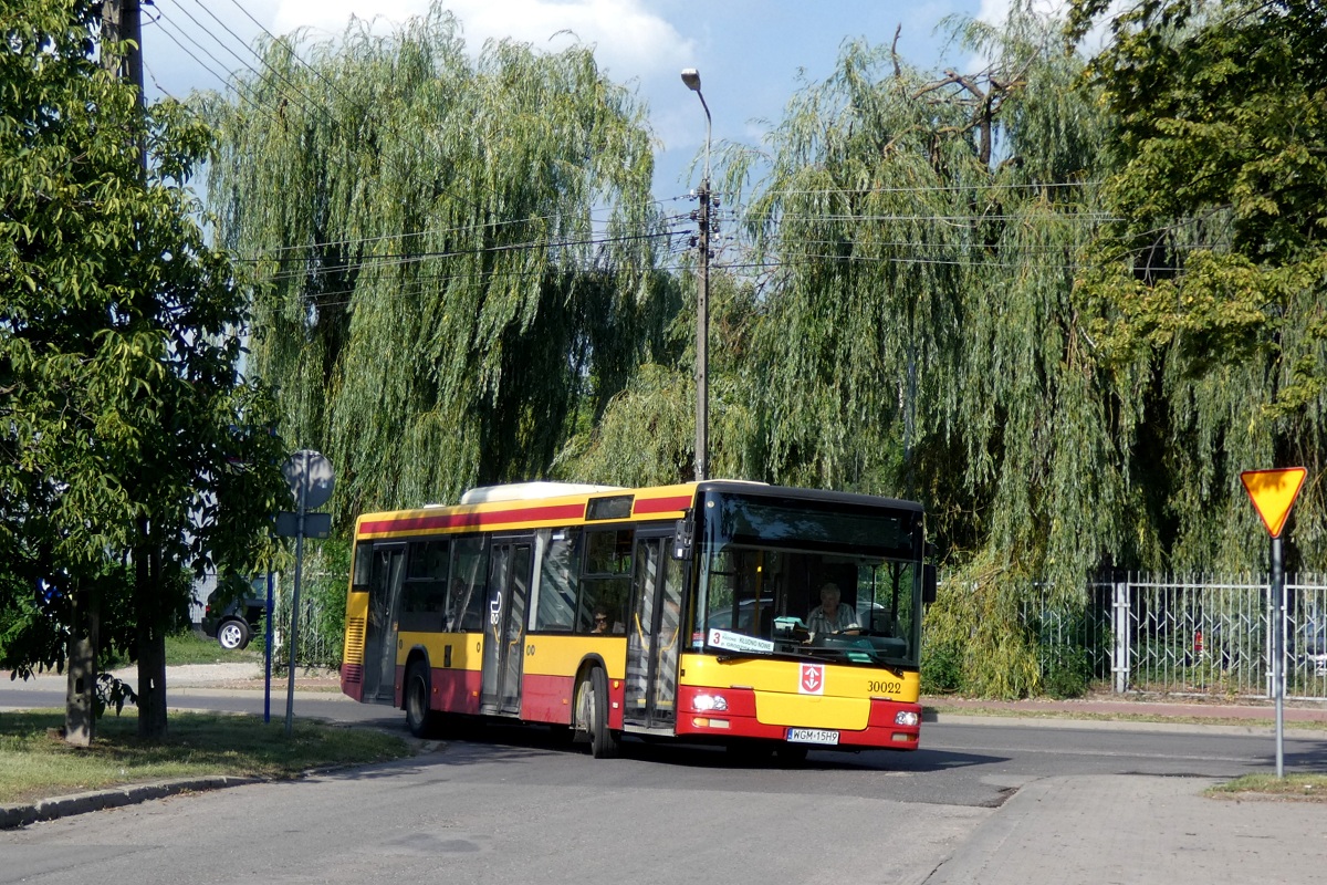 30022
SAM jedzie w obsĹudze kursu "5563" linii numer 3 w relacji Grodzisk Maz. Dw. PKP (16:25)-Karolina (17:08).  
Słowa kluczowe: DziwadĹo