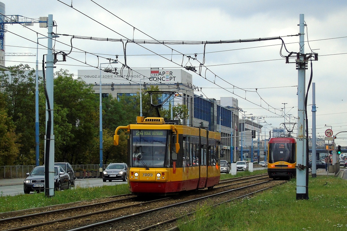 3009
U-boot jedzie w obsłudze kursu linii numer 24 w relacji Gocławek (15:16)-Nowe Bemowo (16:15). W tle widoczny jest 120Na #3117 jadący w obsłudze kursu linii numer 25 w relacji Banacha (15:35)-Annopol (16:22).  
