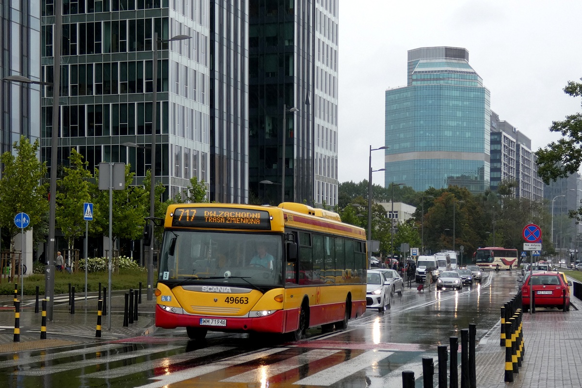 49663 (80265)
Scania zbliĹźa siÄ do przystanku koĹcowego jadÄc w obsĹudze kursu linii numer 717 w relacji PiastĂłw OgiĹskiego (11:45)-Warszawa Dw. Zachodni (12:12). 
