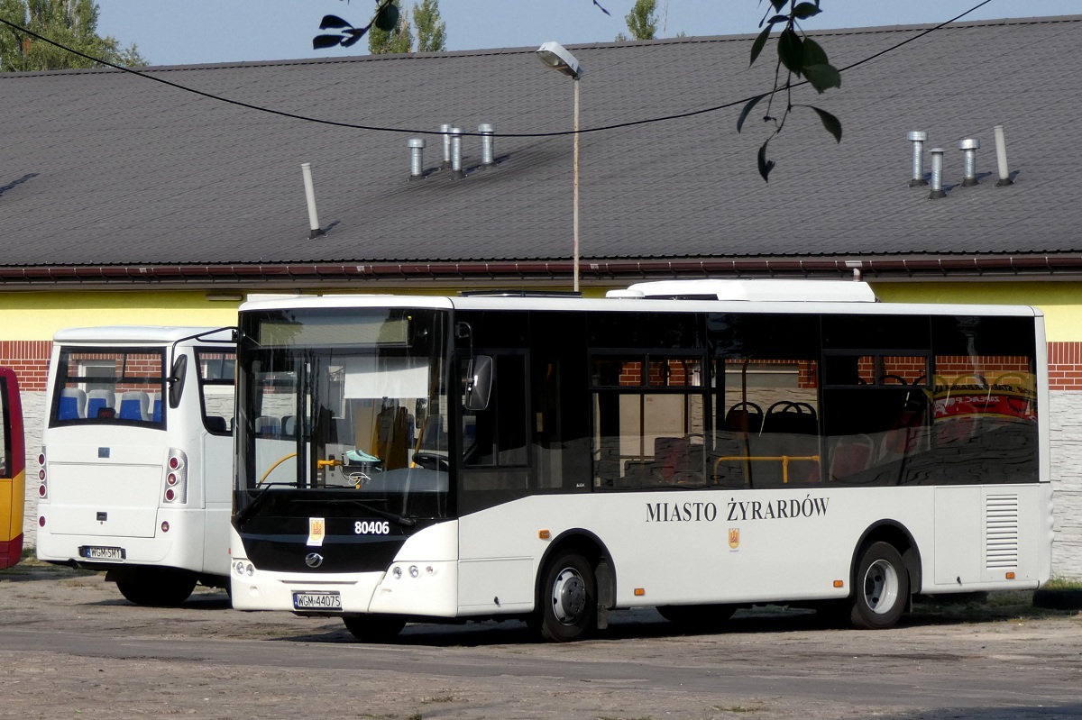 80406
ZAZ i BMC #20005 stojÄ na terenie Ĺźyrardowskiej zajezdni PKS Grodzisk. 
