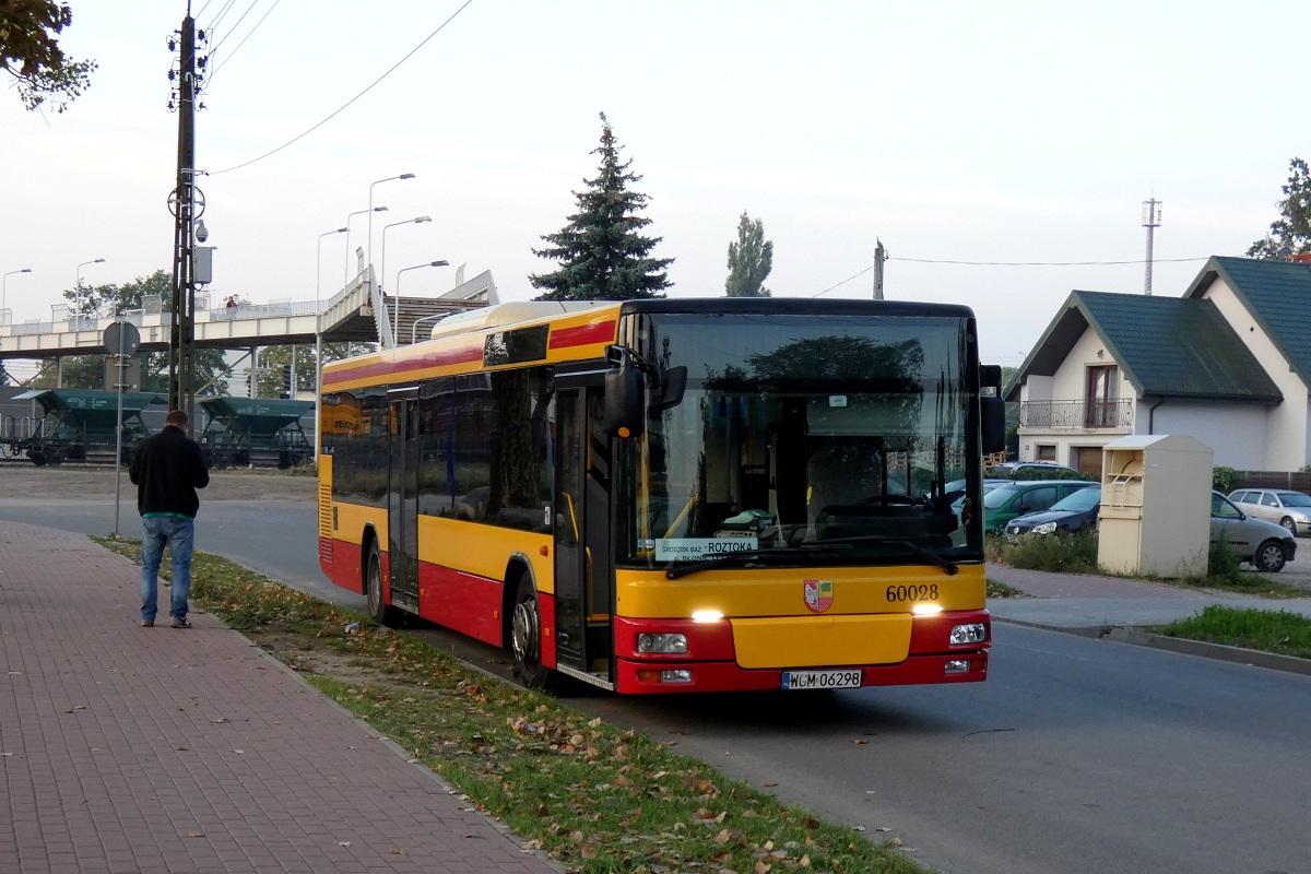 60028
SAM oczekuje by podstawiÄ siÄ na pobliski przystanek gdzie rozpocznie obsĹugÄ kursu "319" linii podmiejskiej w relacji Grodzisk Maz. Traugutta KĹadka (6:20)-Roztoka (7:04). 
