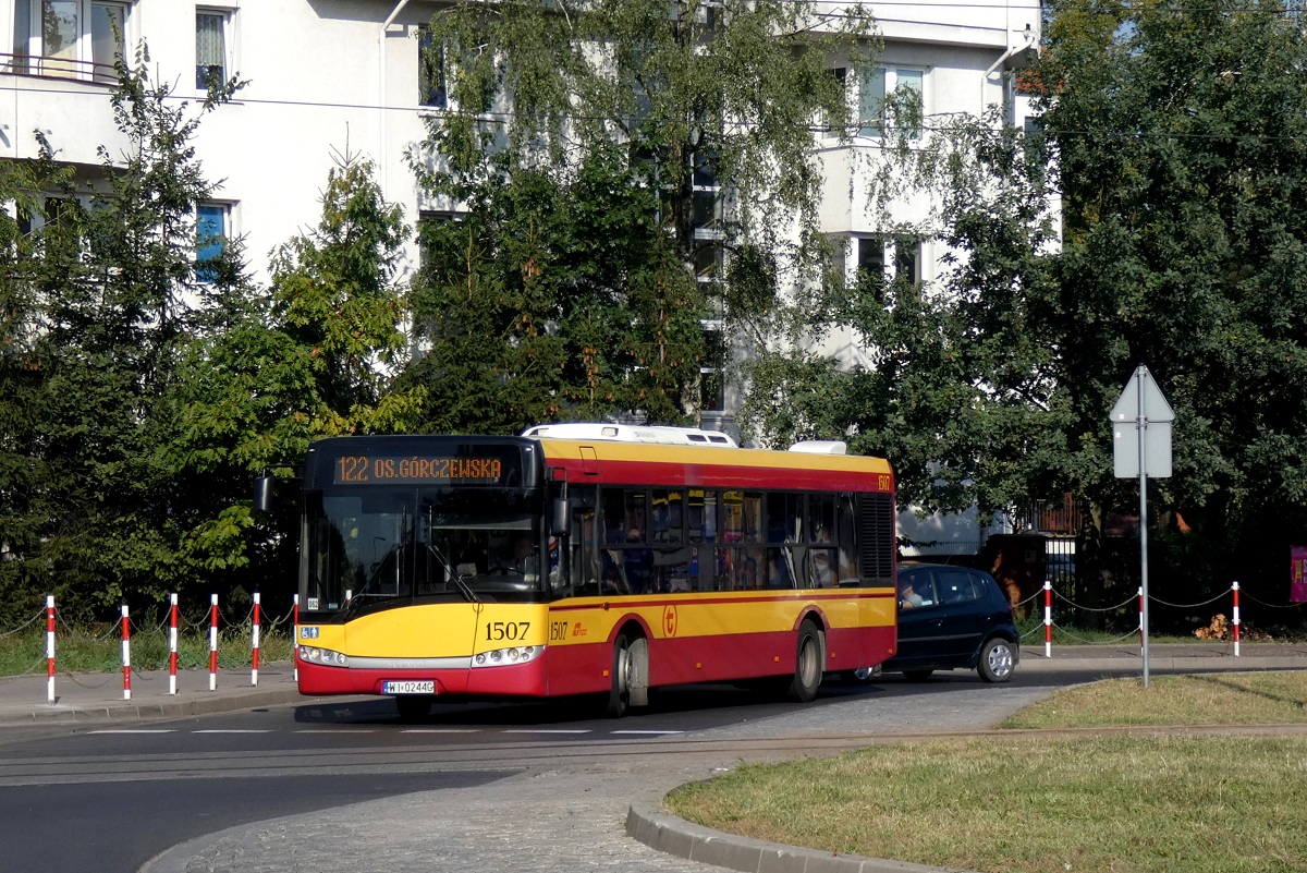 1507
Solaris jedzie w obsĹudze kursu linii numer 122 w relacji GwiaĹşdzista (8:40)-Os. GĂłrczewska (9:24). 
