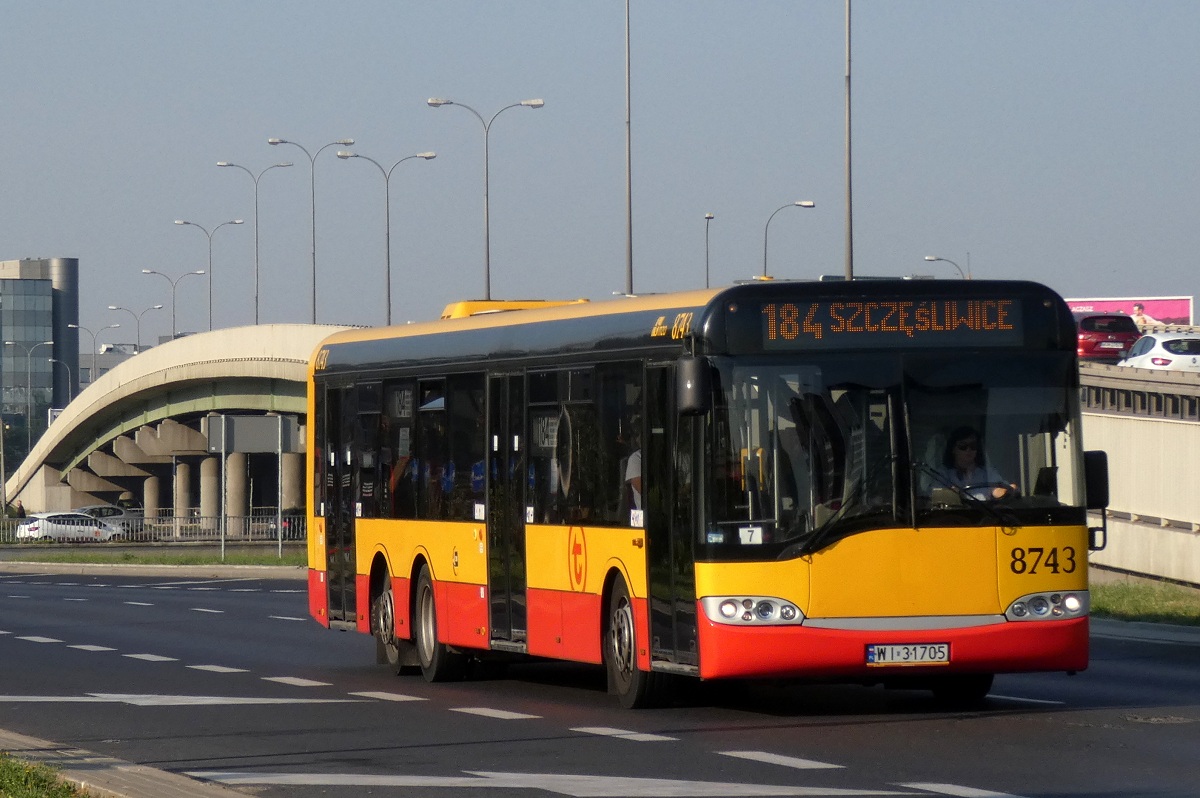 8743
Solaris jedzie w obsĹudze opĂłĹşnionego o ok. 10 minut kursu linii numer 184 w relacji Metro MĹociny (8:10)-SzczÄĹliwice (8:59). 
Słowa kluczowe: SU15