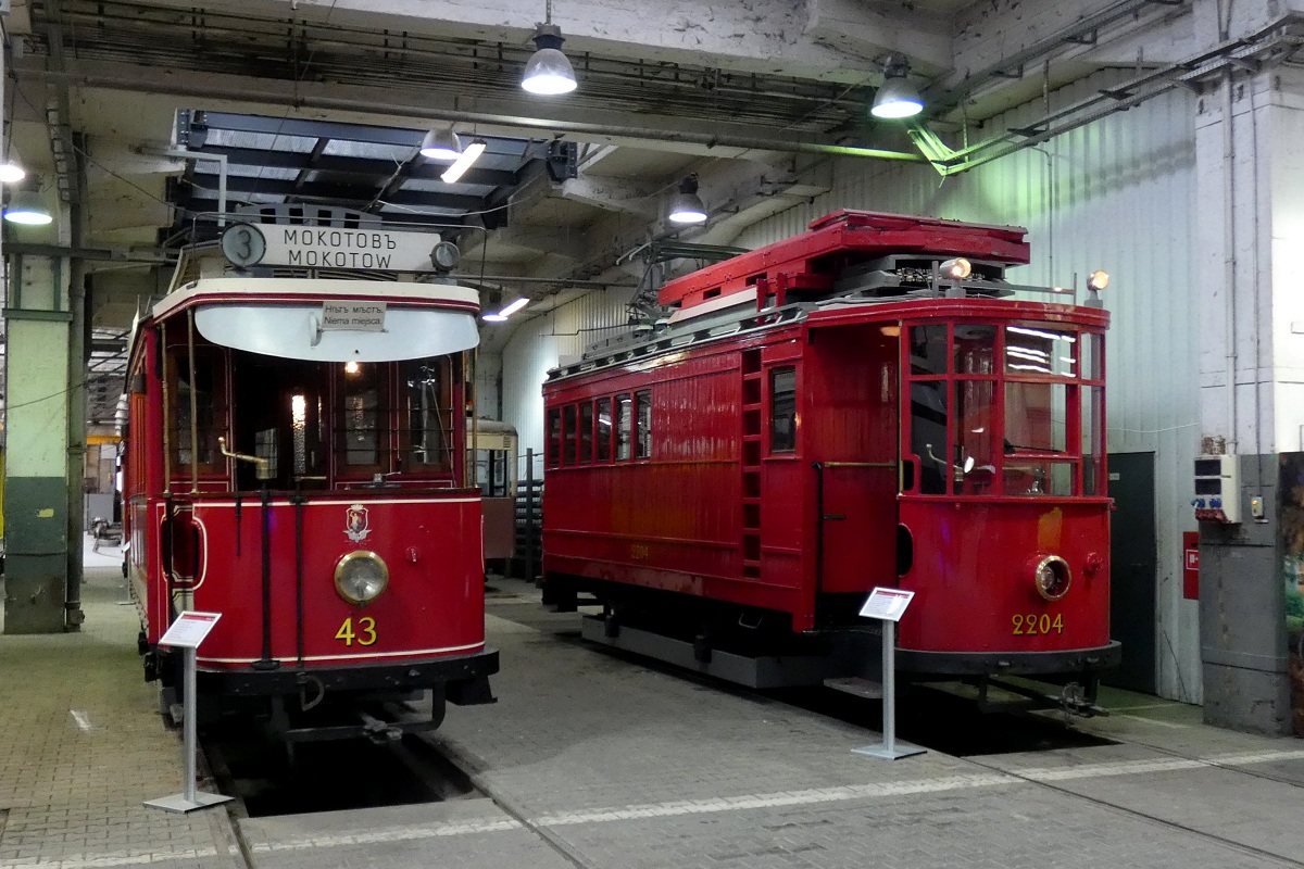 43
Wagony A #43 i W #2204 stojÄ wystawione w hali ZakĹadu Napraw TramwajĂłw z okazji Dni Transportu Publicznego 2018. 
Słowa kluczowe: DTP2018