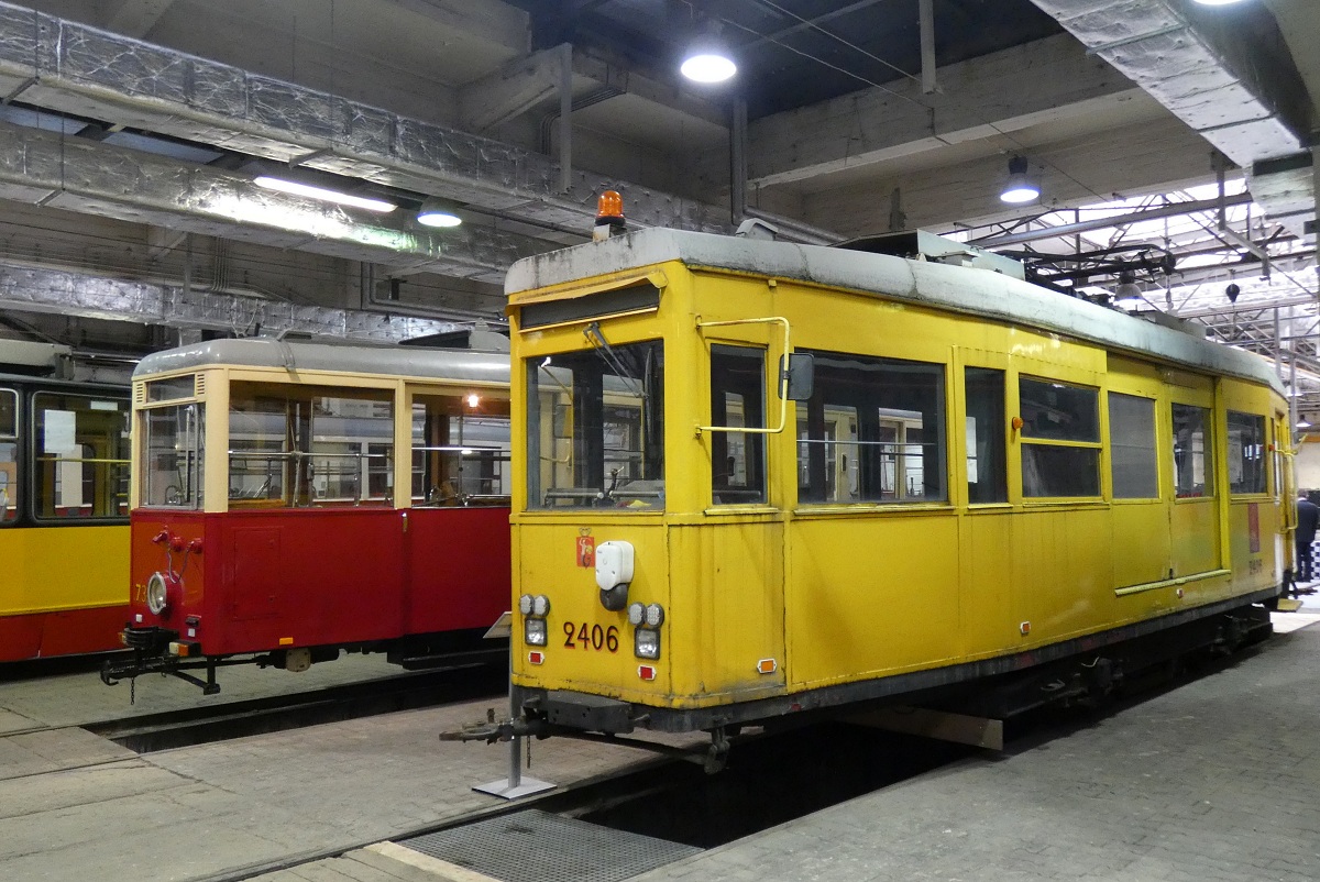 2406
Wagony N #734 i K #2406 stojÄ wystawione w hali ZakĹadu Napraw TramwajĂłw z okazji Dni Transportu Publicznego 2018. 
Słowa kluczowe: DTP2018