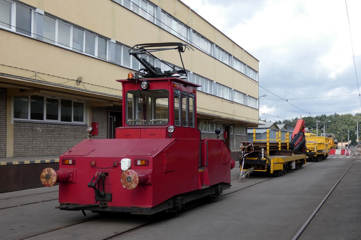 1/1
ElektrowĂłz  TW nr 1 stoi wystawiony dla zwiedzajÄcych na terenie zajezdni technicznej T-1. 
Słowa kluczowe: DTP2018