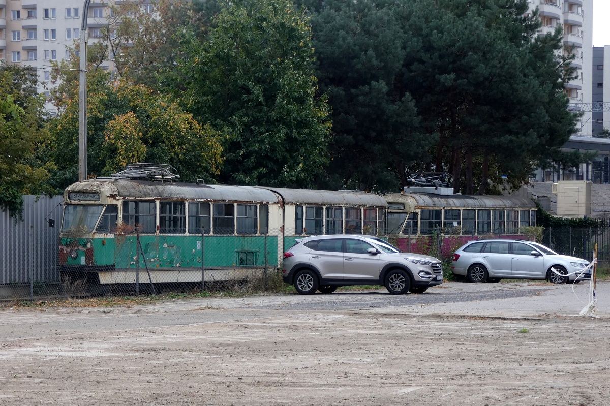 42+534
StodwĂłjka i ParĂłwka dogorywajÄ na tyĹach zajezdni technicznej T-1. 
Słowa kluczowe: DTP2018
