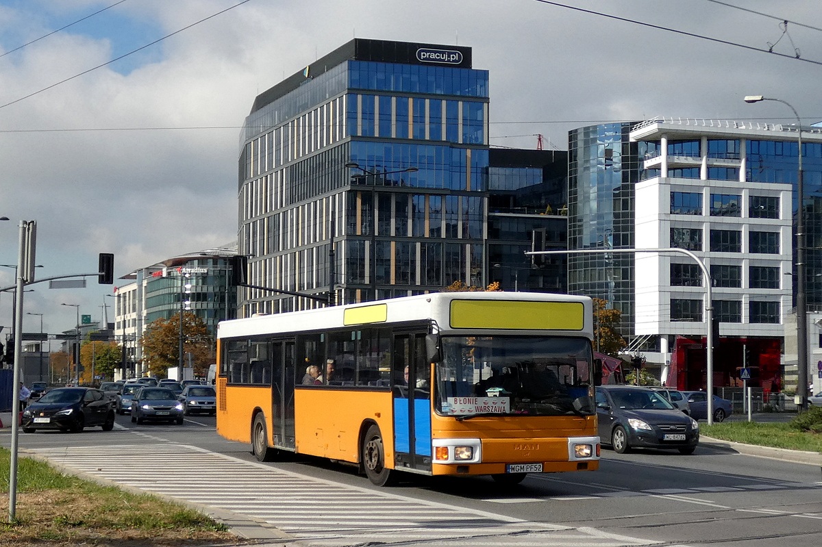00101
MAN jedzie w obsĹudze kursu linii podmiejskiej w relacji BĹonie PKP (10:10)-Warszawa Dw. Centralny (11:12). 
