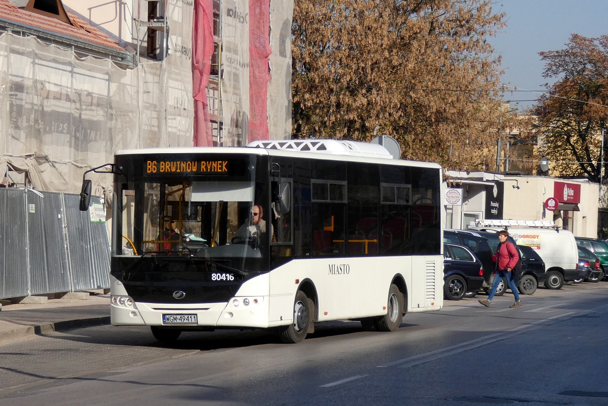 80416
ZAZ wjeĹźdĹźa na przystanek "PKP PruszkĂłw 01" gdzie rozpocznie obsĹugÄ kursu linii numer B6 w relacji PKP PruszkĂłw (13:25)-BrwinĂłw Rynek (13:45). W ramach kontraktu na obsĹugÄ komunikacji miejskiej w Ĺťyrardowie od 1 wrzeĹnia b.r., PKS musiaĹ zakupiÄ 11 wozĂłw (9 do ruchu i 2 do rezerwy). Jednak w PKS-ie rzadko siÄ zdarza by jakiĹ wĂłz byĹ staĹÄ rezerwÄ wiÄc jeden z ZAZ-Ăłw przeznaczony do rezerwy w Ĺťyrardowie zostaĹ skierowany do obsĹugi KM BrwinĂłw (od ZAZ-Ăłw jeĹźdĹźÄcych w Ĺťyrardowie rĂłĹźni siÄ wyĹwietlaczem - tam sÄ wiÄksze i majÄ biaĹÄ czcionkÄ (ten pozyskano od jednego z VDL ProCity ktĂłre w iloĹci kilkunastu sztuk stojÄ w Grodzisku odstawione oczekujÄc na naprawy) oraz brakiem peĹnego napisu "Miasto ĹťyrardĂłw"). 
Słowa kluczowe: DziwadĹo