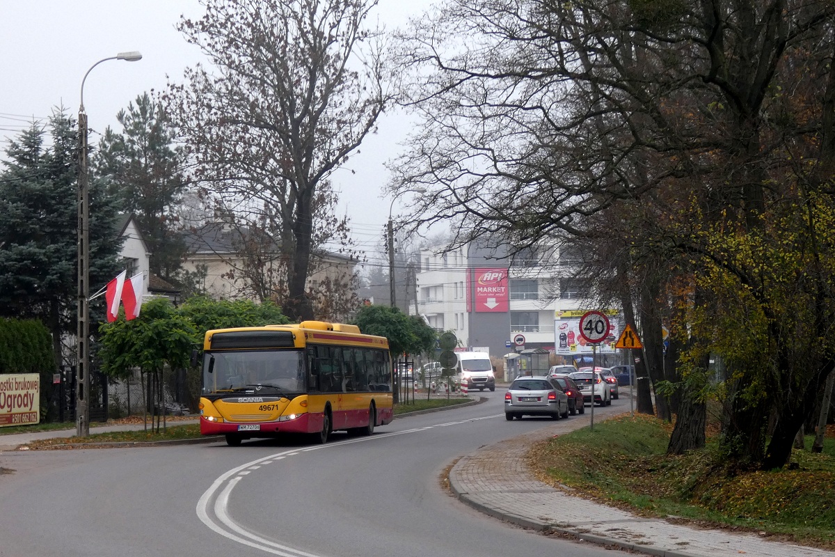 80279 (49671)
Scania jedzie w obsĹudze opĂłĹşnionego o ok. 10 minut kursu linii numer B4 w relacji BrwinĂłw Rynek (9:40)-BrwinĂłw Rynek (10:25) p. PruszkĂłw Cmentarz ĹťbikĂłw (10:05). 
