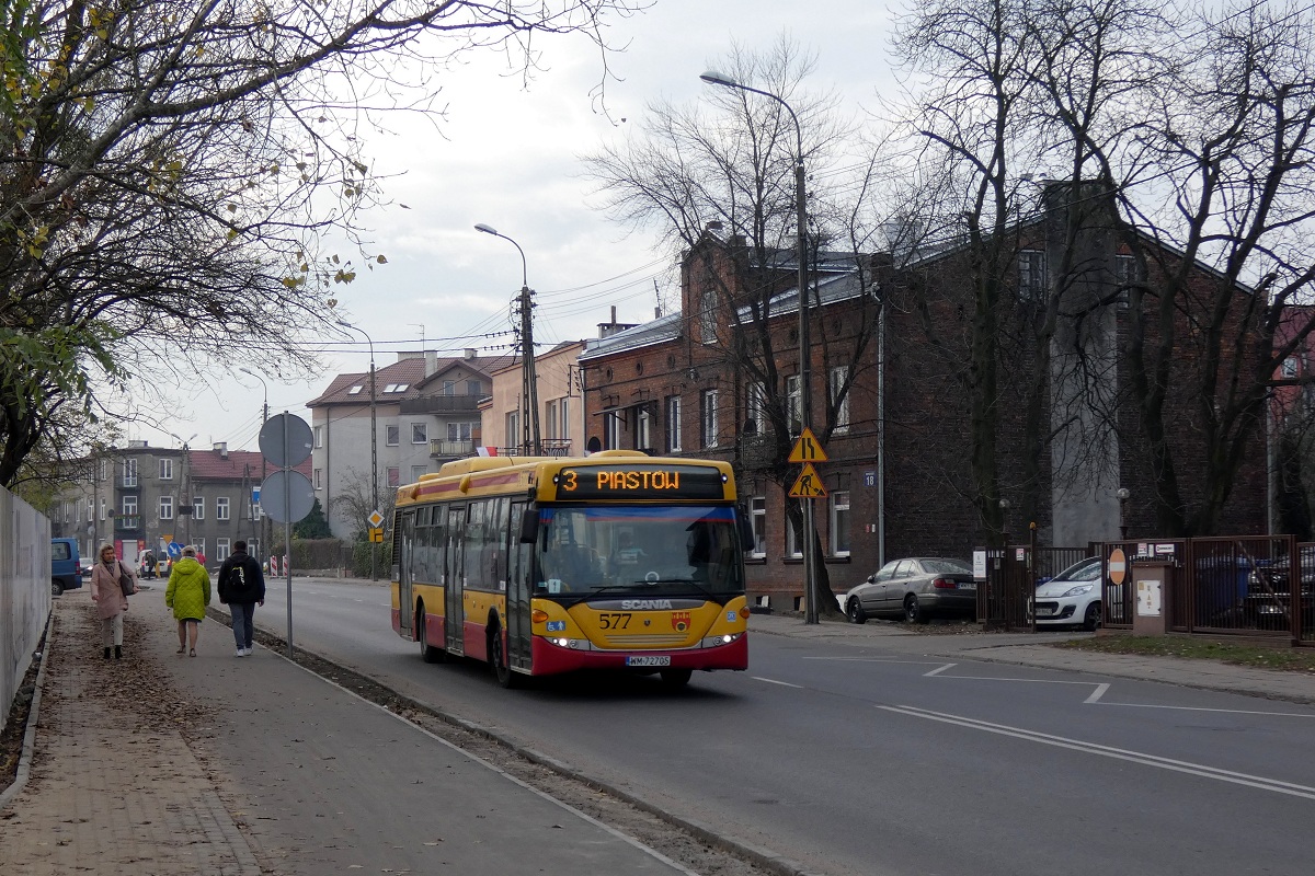 80277
Scania (ex. A577) jedzie w obsĹudze opĂłĹşnionego o ponad 10 minut kursu linii numer 3 w relacji PruszkĂłw InĹźynierska (10:30)-PiastĂłw Warszawska (10:44). 
Słowa kluczowe: DziwadĹo