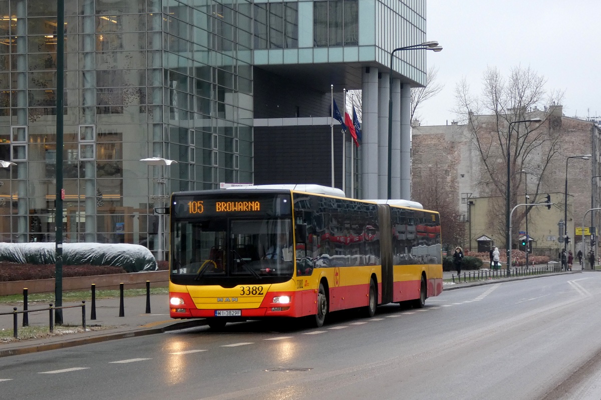 3382
MAN stoi na przystanku âWronia 01â w obsĹudze kursu linii numer 105 w relacji Os. GĂłrczewska (10:27)-Browarna (11:11).
