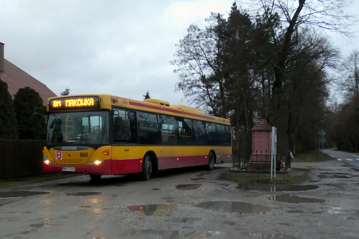 80262
Scania (ex. 49660, ex. A562) zakoĹczyĹa obsĹugÄ kursu â5697â linii przyspieszonej BM w relacji Grodzisk Maz. Dw. PKP (7:33)-MakĂłwka (7:48). NastÄpnie pojedzie w obsĹudze kursu â5678â linii przyspieszonej BM w relacji MakĂłwka (8:00)-Grodzisk Maz. Dw. PKP (8:14). ByĹ to ostatni dzieĹ kursowania tej linii. Druga z darmowych linii tj. BK pozostaje z uwagi na doĹÄ duĹźe zainteresowanie. Linie BM i BK zostaĹy uruchomione w poĹowie kwietnia b.r. celem odciÄĹźenia drĂłg dojazdowych do Grodziska jak i w samym Grodzisku, spowodowanymi zamkniÄciem linii kolejowej 447 w zwiÄzku z jej remontem. 
