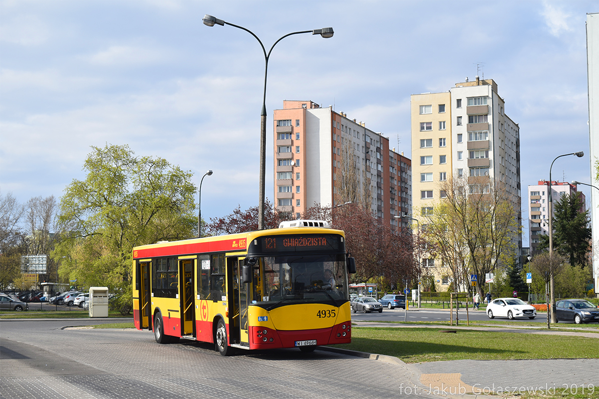4935
ChwilÄ pĂłĹşniej na 121/03 przyjechaĹ 8705.
Słowa kluczowe: M121I