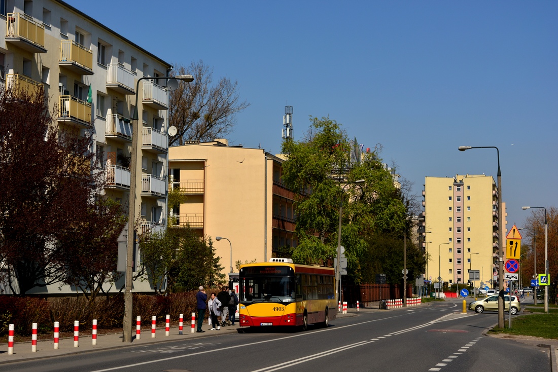 4903
Kres ostatnich Jelczy w MZA powoli dobiega koĹca. MĂłwi siÄ, Ĺźe egzemplarz o numerze 4952 zostaĹ juĹź wycofany z ruchu.
Słowa kluczowe: M121I