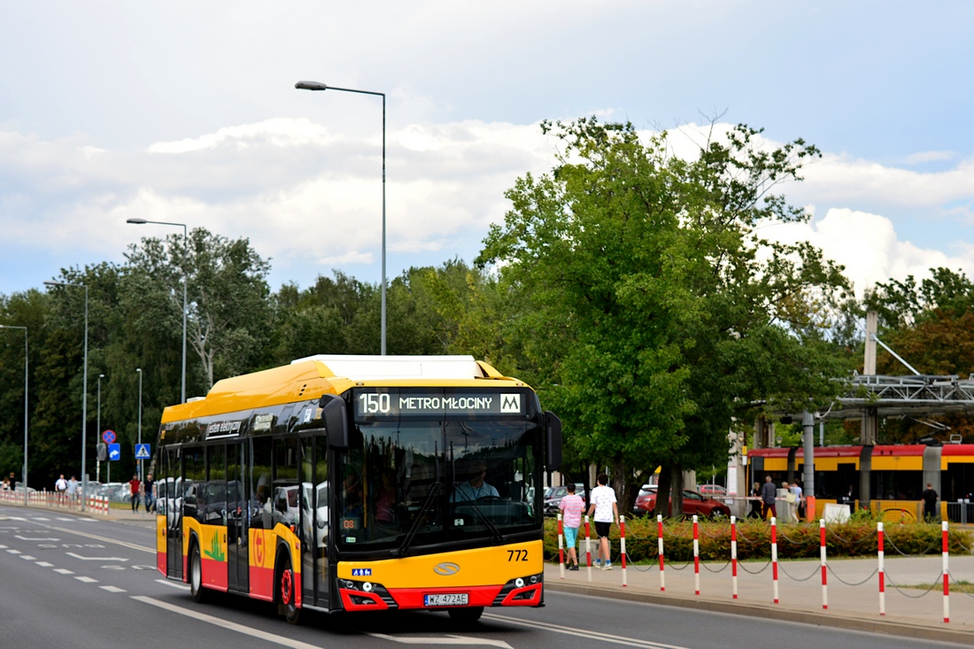 772
Jeden z pierwszych dwĂłch SolarisĂłw Urbino IV po liftingu w sieci WTP Warszawa. 

Autobus polegĹ kursem o godzinie 16:45 na przystanku Armii "PoznaĹ".
