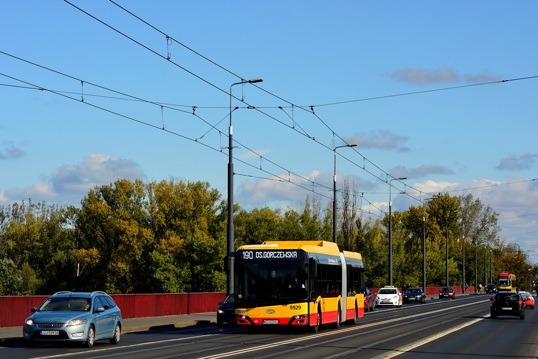 9929
Gazowiec dojeĹźdĹźa na lewy brzeg WisĹy.
