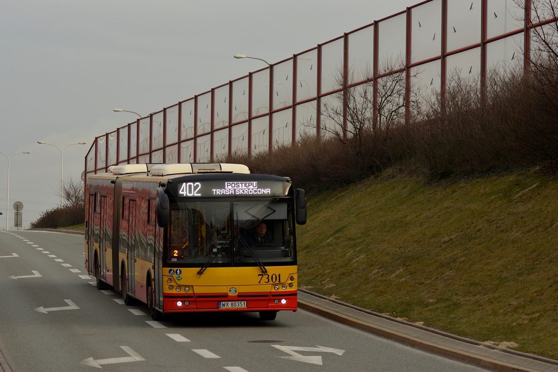 7301
Pierwszy Solbus SM18 LNG wyposaĹźony w biaĹe wyĹwietlacze i elektronicznÄ brygadĂłwkÄ. System wymieniony na R&G.
[zdjÄcie dokumentacyjne]
