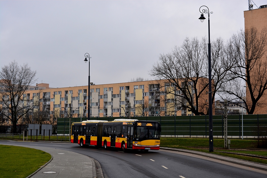 8460
WĹrĂłd 25 pierwszych w Warszawie egzemplarzy SolarisĂłw Urbino 18 z sinikiem speĹniajÄcym normy czystoĹci spalin EURO 6 dwa z nich wyposaĹźone zostaĹy juĹź jakiĹ czas temu w biaĹe wyĹwietlacze. Mowa tu o pojazdach z numerami 8446 oraz 8454.
