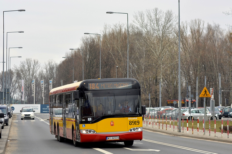 8919
PrzyszĹy zabytek koĹczy kolejny pĂłĹkurs linii 184.
Pozdrowienia dla kierujÄcego!
Słowa kluczowe: SU15