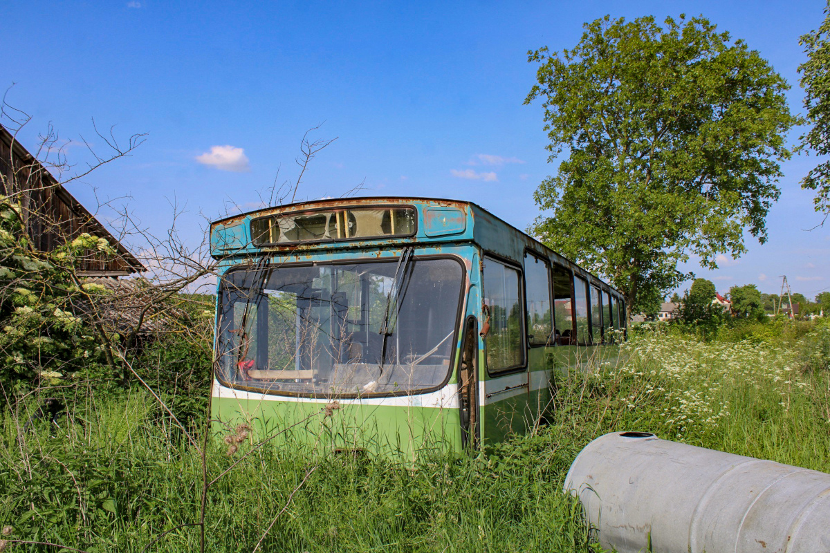 4453
Kilka lat temu wrastaĹa sobie taka ex.Warszawska PRka, lecz niestety w 2022r. zostaĹa zezĹomowana.

W latach 1978-1985 w MZK pod numerem 4453, nastÄpnie od 1985 do 2000 w PKS RadzyĹ Podlaski, a od 2000r. u prywatnej osoby.
Słowa kluczowe: PR110