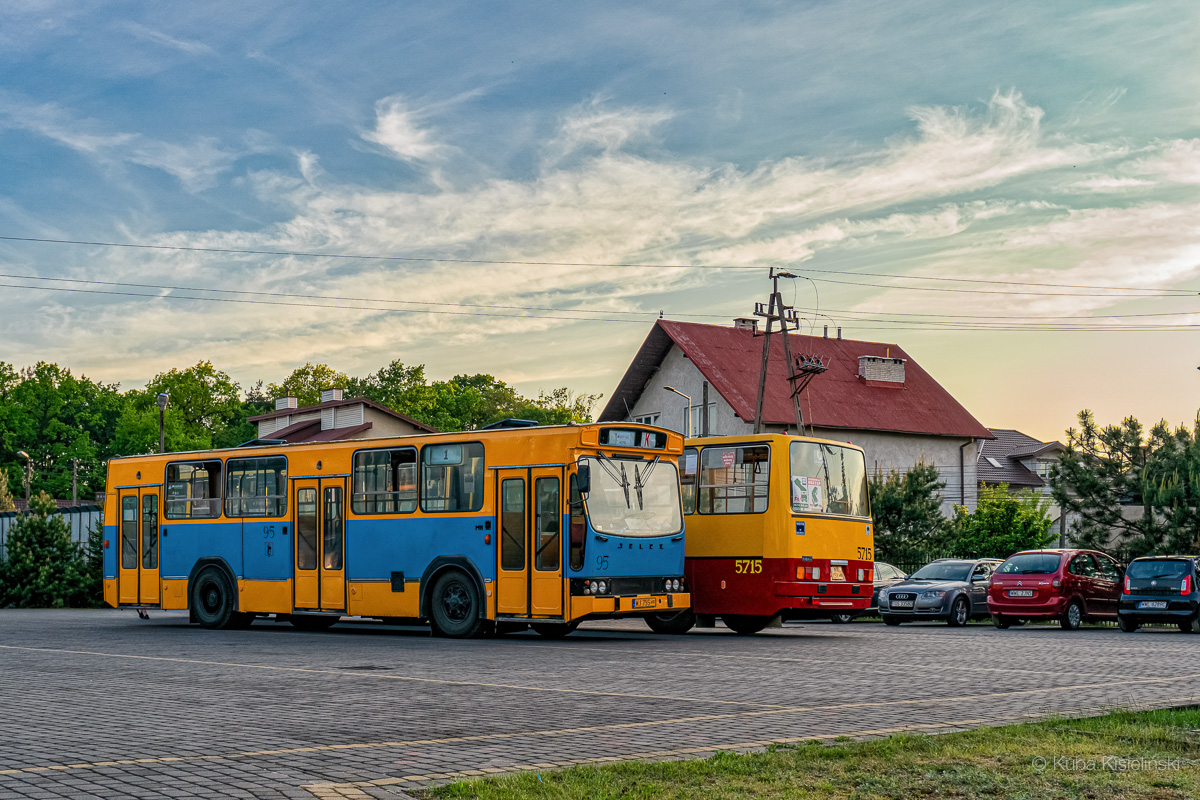 95
Mig i Ikarus odpoczywajÄ po przywiezieniu licznej grupy miĹoĹnikĂłw na integracyjnego grilla przed NocÄ MuzeĂłw, ktĂłra odbÄdzie siÄ nastÄpnego dnia.
Słowa kluczowe: M11 IK280 NM2019