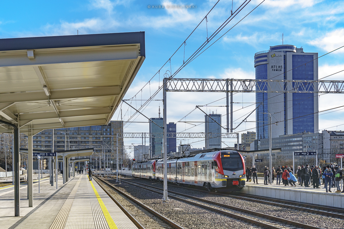 L4268-007+004
Warszawa GĹĂłwna przyjÄĹa dziĹ pierwszych pasaĹźerĂłw
