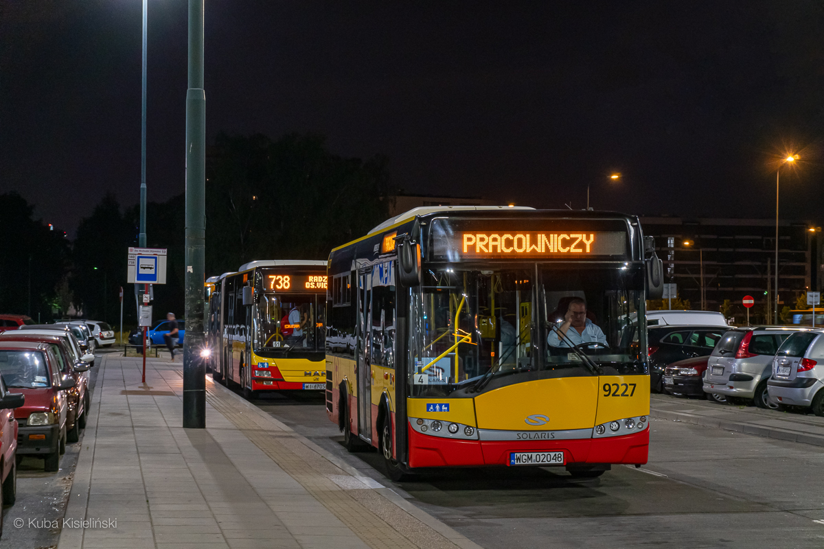 9227
Taka ciekawostka z dworca Warszawa Wschodnia. Niestety jest trochÄ szumu, bo zdjÄcie robione na wysokim ISO z rÄki - nie byĹem przygotowany ;)
