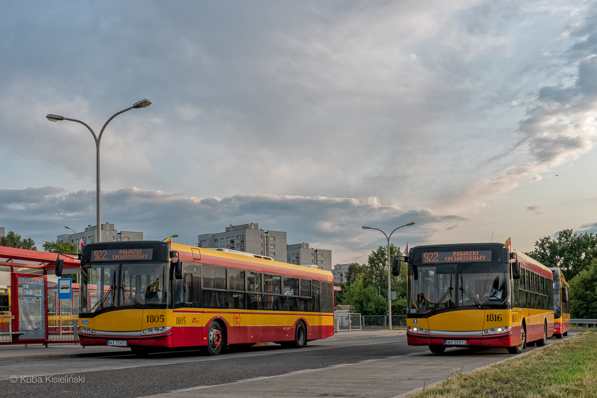 1805
1.08 linia 922 kursowaĹa na trasie PowÄzki-Cm. Wojskowy - Metro Marymont. Na zdjÄciu pojazdy obsĹugujÄce jedne z ostatnich kursĂłw tego dnia.
Słowa kluczowe: PW2019