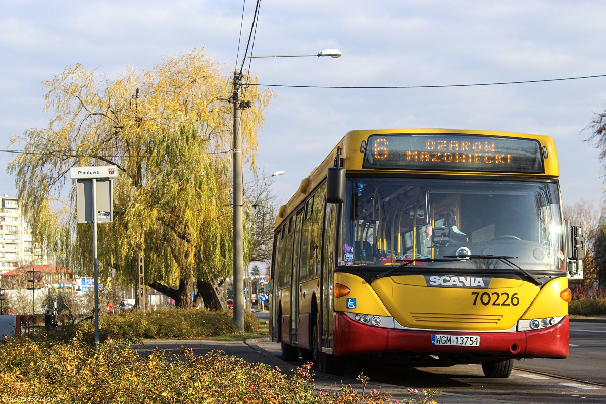 70226
Scania w jesiennej scenerii odpoczywa na pÄtli Os. Staszica
Słowa kluczowe: JesieĹ