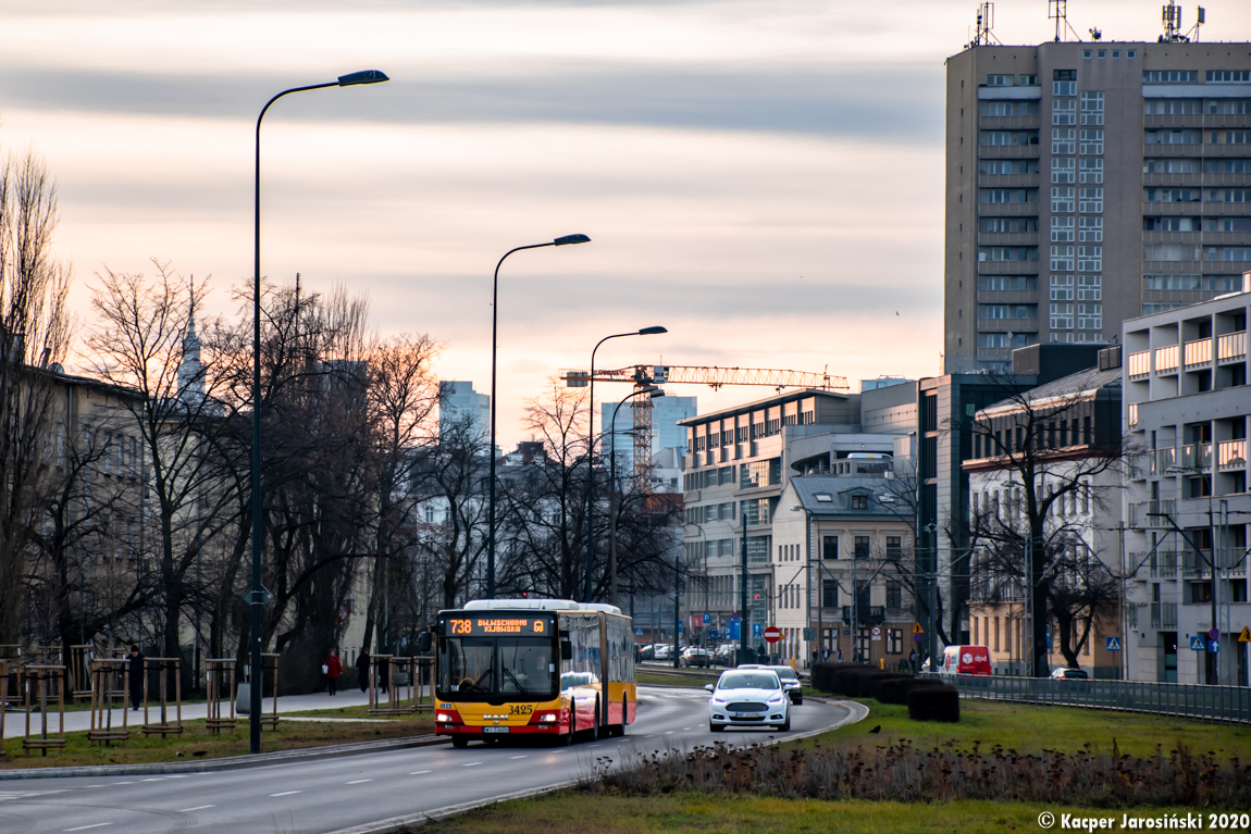 3425
Linia 738 jeszcze do Dworca Wschodniego, ktĂłra obecnie jest zastÄpiona liniÄ 412 i 512.
