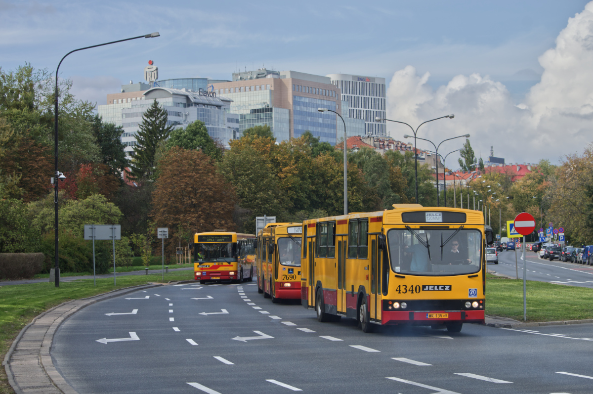 4340
Słowa kluczowe: PoĹźegnanieWarszawskichJelczy M.atej Parada 120M