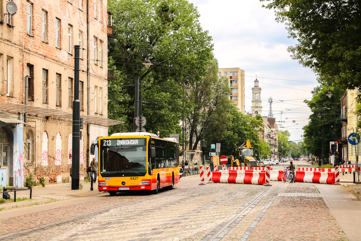 4427
W zwiÄzku z widocznymi w tle pracami torowymi na ulicy KawÄczyĹskiej, w weekend  linia 7 zostaĹa skrĂłcona do Dw. Wschodniego (Kijowska), a linia 13 zostaĹa zawieszona. W zamian za to uruchomiono okrÄĹźnÄ liniÄ Z13 na trasie ZÄBKOWSKA - Targowa - Kijowska - Objazdowa - KawÄczyĹska - ZÄbkowska - Targowa - ZÄBKOWSKA. Dwie brygady obsĹuguje R-4 "Stalowa".
Słowa kluczowe: ZaTramwaj Inwestycje Bruk