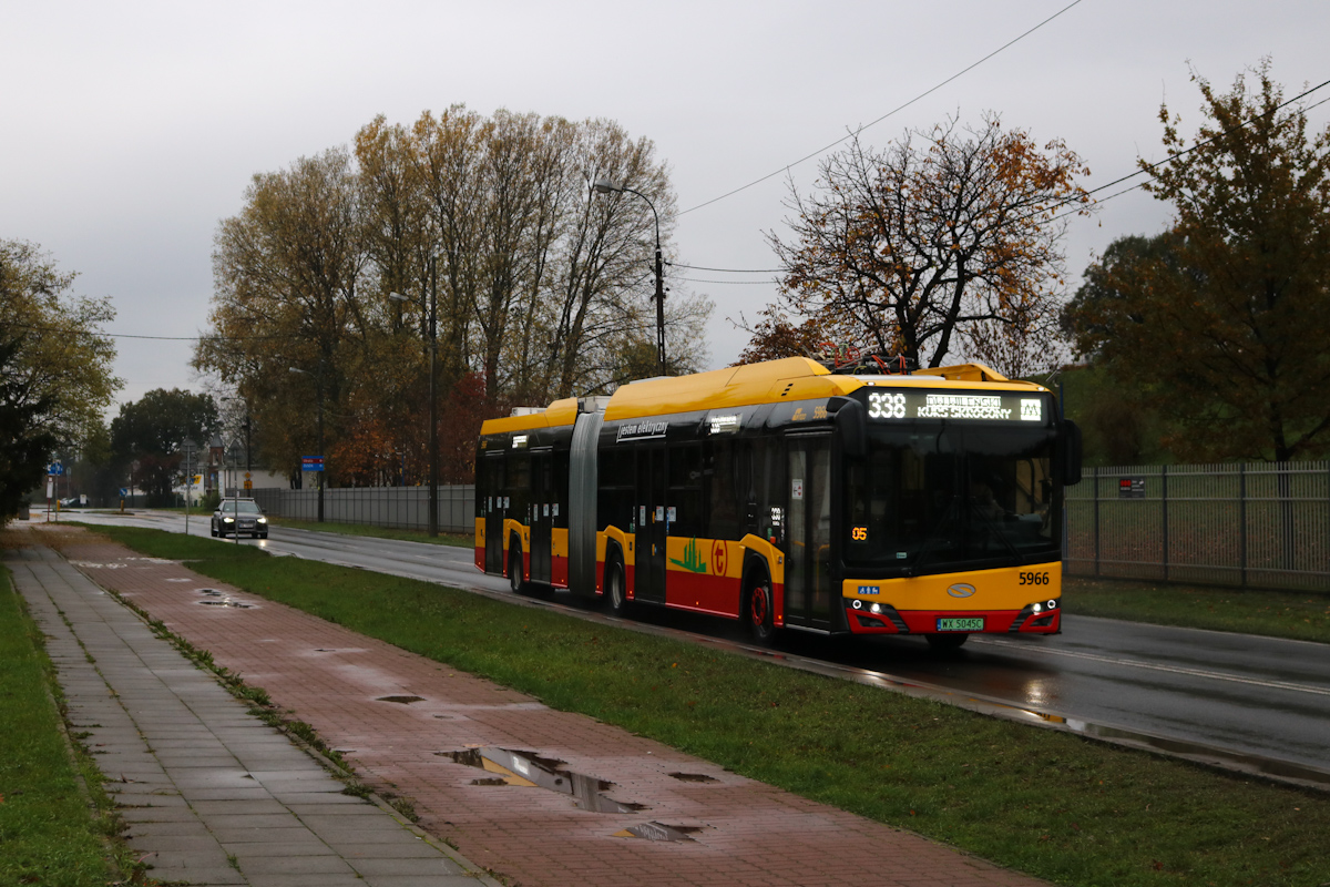 5966
PowtĂłrka z ostatniego porannego piÄtku na 05/338.
Słowa kluczowe: DziwadĹo