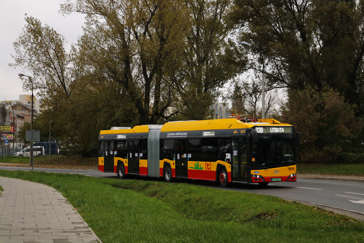 5979
PrzypomniaĹy siÄ czasy przegubowych IkarusĂłw na 338.
Słowa kluczowe: DziwadĹo