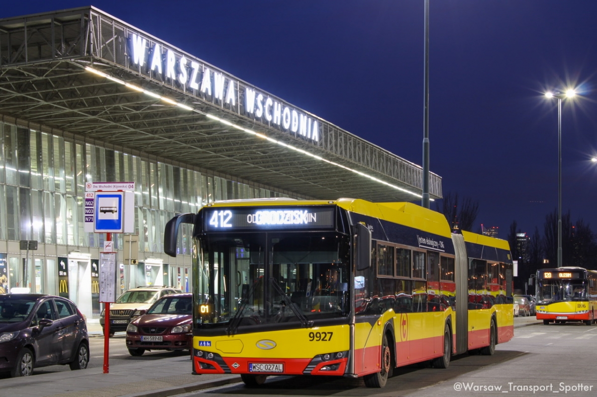 9927
Gazowiec z Arrivy podczas postoju na pÄtli Dw. Wschodni (Kijowska)
