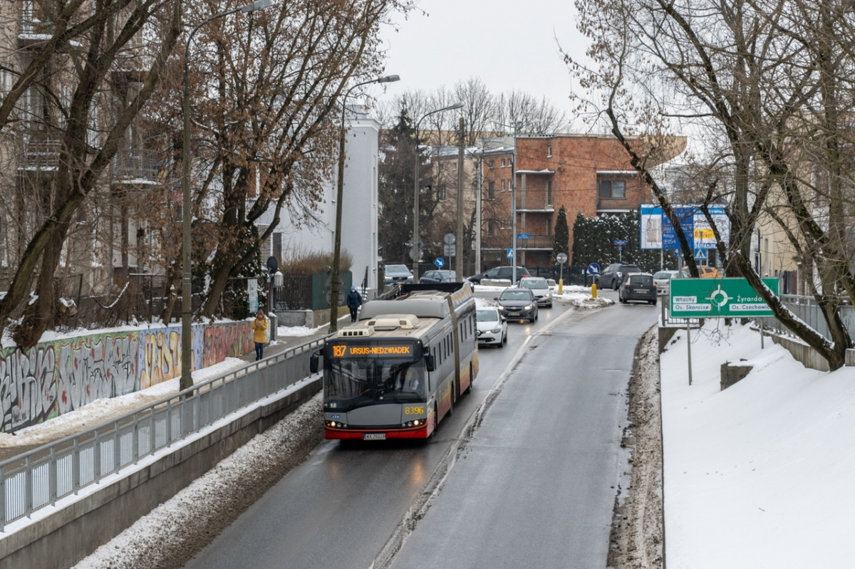8396
PowrĂłt âOstrobramskiejâ na 187 zaowocowaĹ hybrydowym Solarisem w Ursusie.
Słowa kluczowe: zima