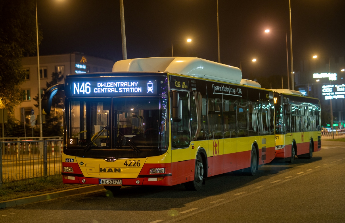 4226
4226 podczas postoju na pÄtli Metro MĹociny.
