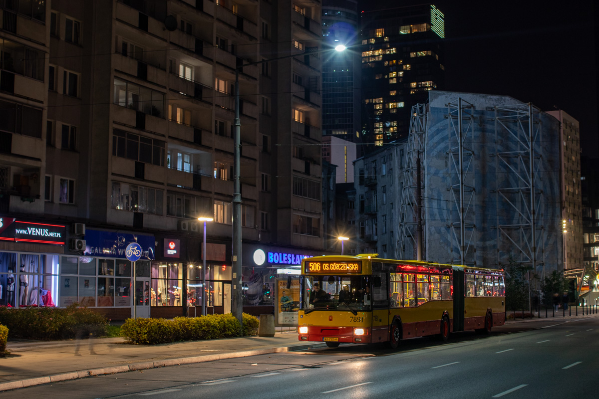 7891
MĂłj dom to Warszawa. - 50 fota wrzucona na WGKM lecimy po 100.
Słowa kluczowe: M181 Powitanie7891