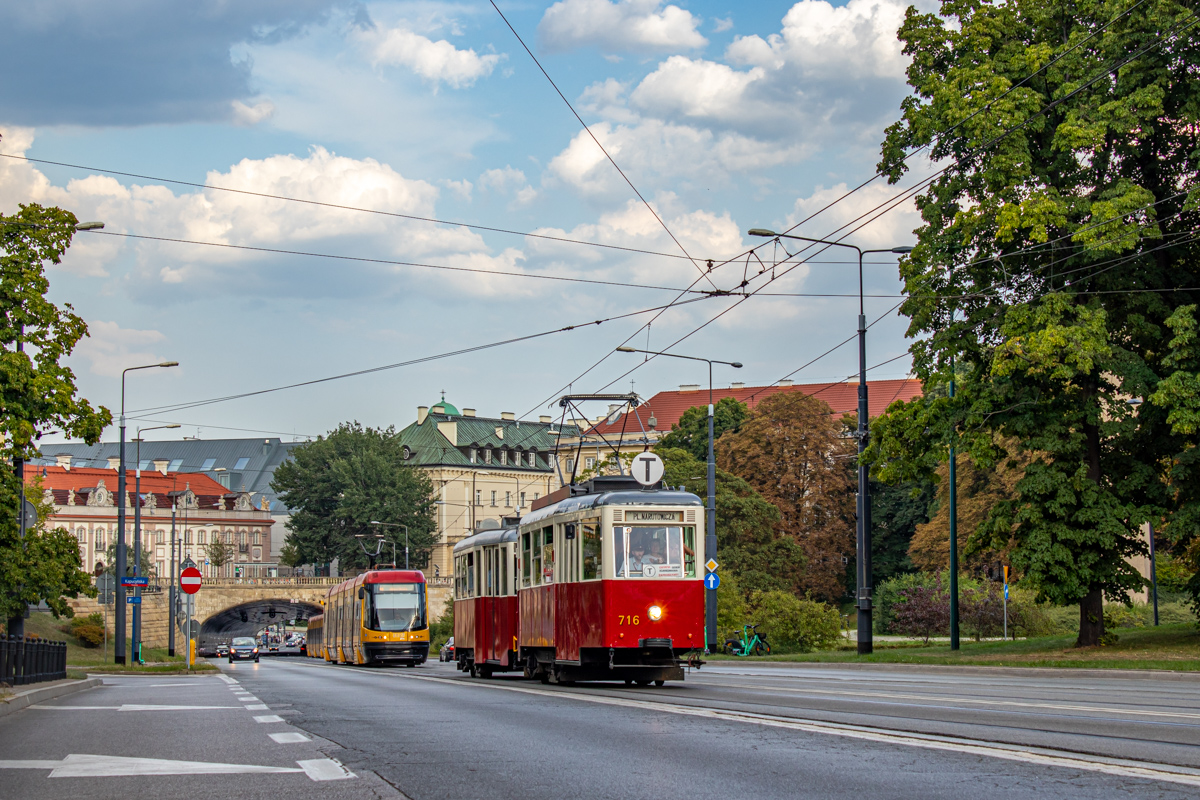 716
Ostatni dzieĹ "Tetki". Z tÄ liniÄ do zobaczenia za rok. Pozdrowienia dla zaĹogi skĹadu!
