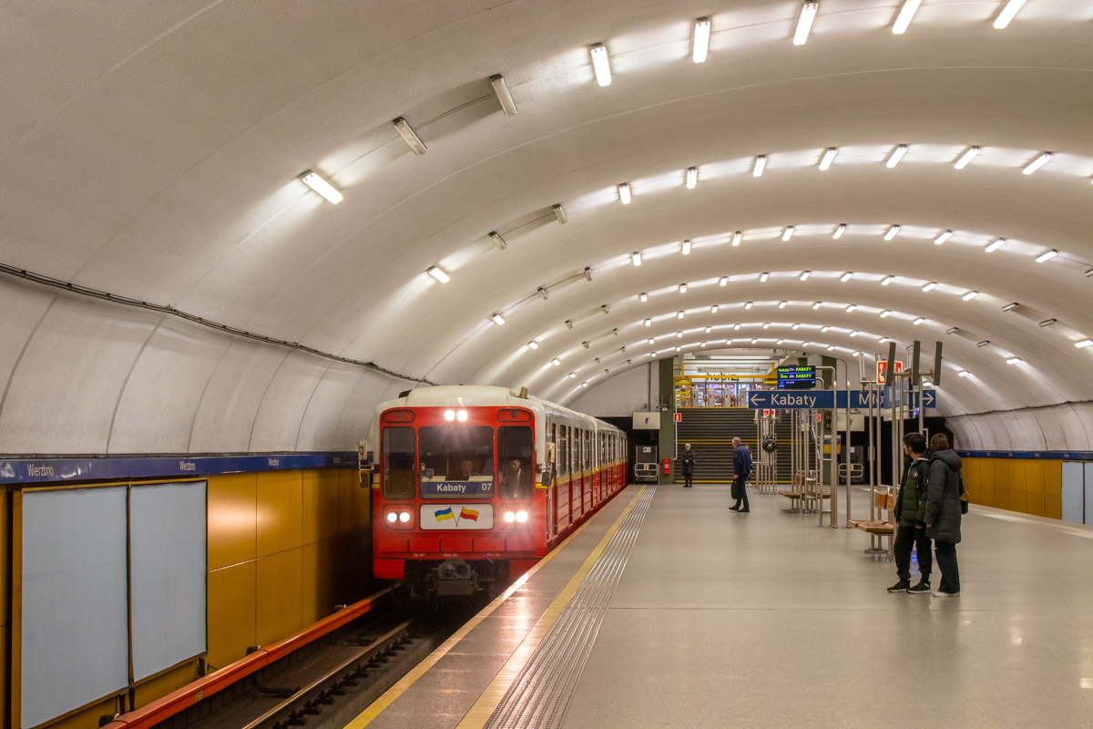 013+417+418+426+427+014
Stacja Wierzbno dla tego skĹadu to byĹ jego ostatni wjazd na tÄ stacjÄ.
