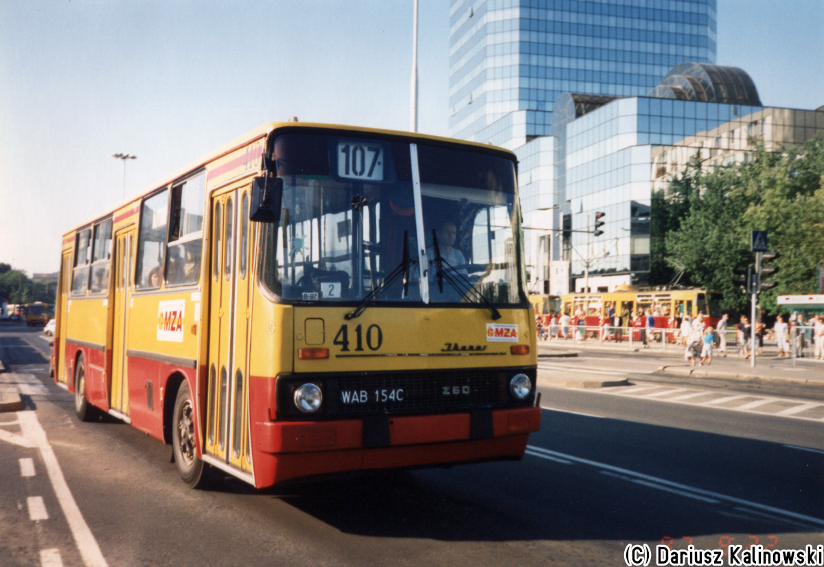 410
rok prod 1983 (ex 804, exex1244), NG 91 (->R12), ODB 96, kasacja 2006.
W 1991 wĂłz 1244 przeniesiono na R12 jako 804 i chwilÄ potem objawiĹa siÄ karoseria 1244 jako kolejna obsada. Fajnie kombinowali w tym MZK. Ale przynajmniej odmĹodzili numer o 9 lat. Tymczasem "stary" 1244 jako 410 osiÄgnÄĹ stan totalnego strupienia stajÄc siÄ jednÄ z lepszych kar u dyspozytora. Gdy przemierzaĹ dziurawÄ Woronicza przednie szyby lataĹy na boki.
Słowa kluczowe: IK260
