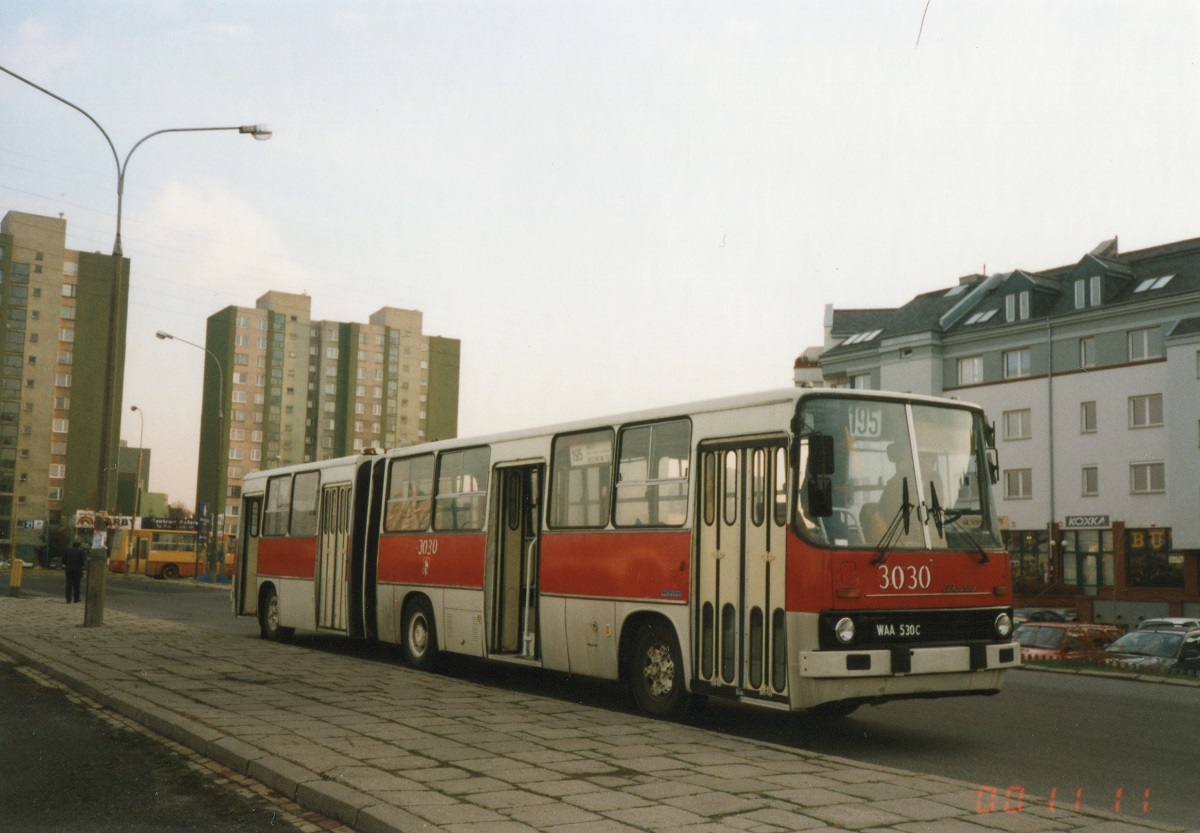 9009
UrsynĂłw PoĹudniowy zostaĹ oddany do eksploatacji 19.11.1978. 195 przyjechaĹo tutaj 20.09.1981 i pozostaĹo do 1.10.1998. Wielki kraniec peĹen IkarusĂłw, po reformach wymuszonych uruchomieniem metra utraciĹ swÄ ĹwietnoĹÄ co doprowadziĹo do przebudowy na P+R i funkcjonuje obecnie jako nora jednoperonowa. BiaĹospodowy 3030 byĹ jednym z pierwszych IK280.11, najpierw jako 2030, skasowany w 1987 i zastÄpiony nowym 3030 z tego rocznika
Słowa kluczowe: IK280 Imprezy9009